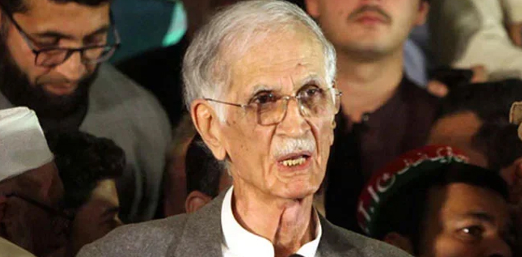 چیئرمین پی ٹی آئی کا رویہ منتخب ارکان کے ساتھ فرعون جیسا تھا، پرویز خٹک