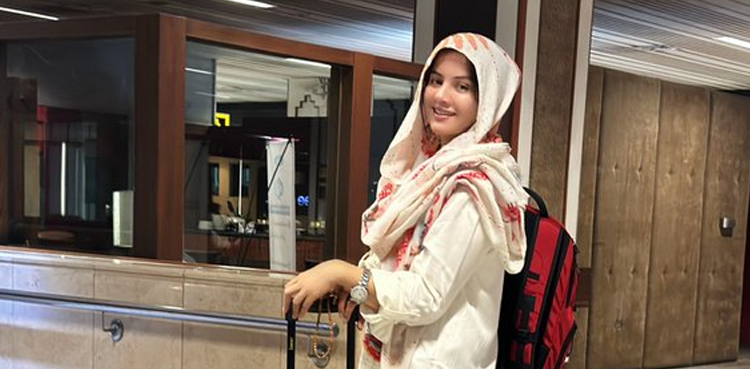 رابی پیرزادہ  نے مداحوں سے معذرت کرلی