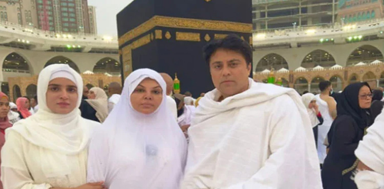 راکھی ساونت (فاطمہ) نے عمرے کی سعادت حاصل کرلی