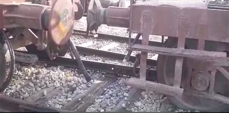 نواب شاہ کے قریب مال گاڑی کی دو بوگیاں پٹڑی سے اتر گئیں