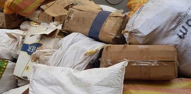 موچکو : بس سے کروڑوں مالیت اسمگلنگ کا سامان برآمد، ڈرائیور فرار