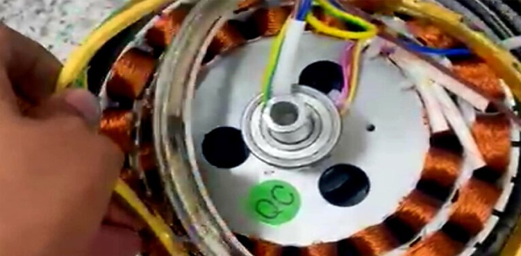 کسٹم حکام کی حاضر دماغی، سیلنگ فین میں چھپایا گیا سونا ڈھونڈ نکالا