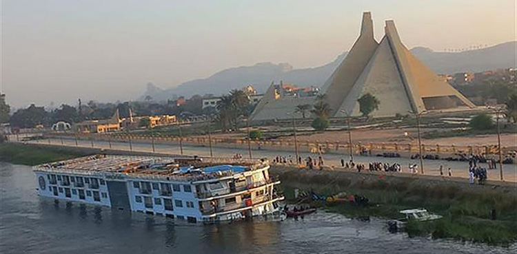 مصر : دریائے نیل میں تیرتا ہوا ہوٹل ڈوبنے لگا