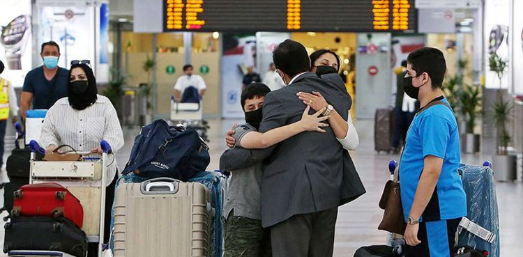 کویت چھوڑ کر جانے والے نئی مشکل میں پھنس گئے؟