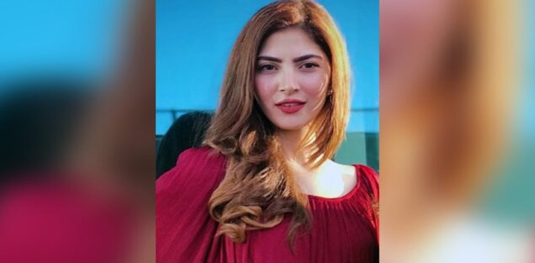 ساحل سمندر پر بیٹھی نیمل خاور نے اپنے مداحوں کو کیا کہا؟