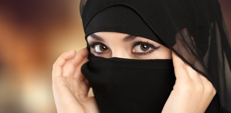 حجاب پر پابندیاں، دنیا نقاب سے کیوں خوفزدہ ہے؟