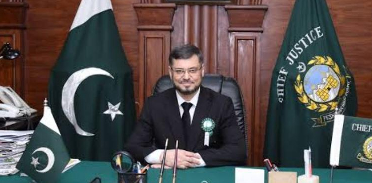 جب تک میں کُرسی پر ہوں کوئی سفارش نہیں چلے گی، چیف جسٹس پشاور ہائی کورٹ