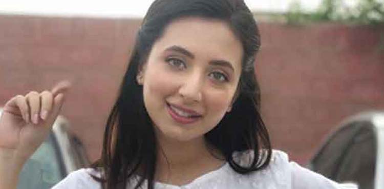 کومل عزیز