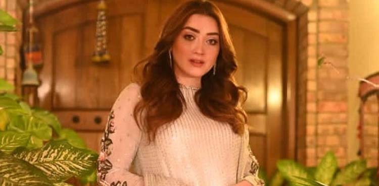 مومنہ اقبال
