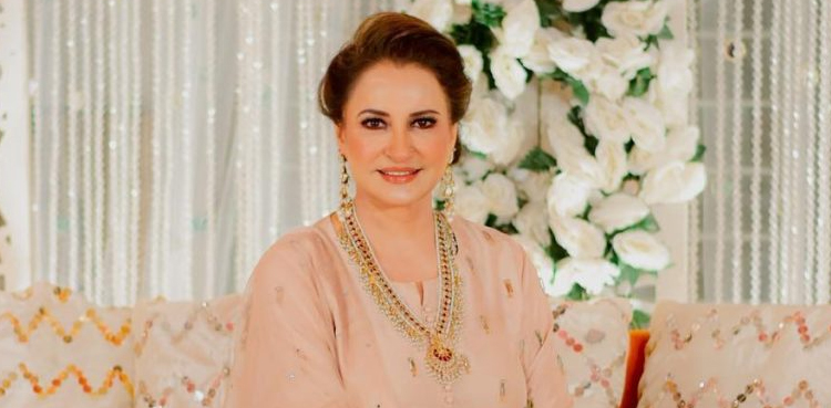 مشترکہ خاندان میں پُرسکون زندگی کیلیے اندھا اور بہرا بن کر رہنا پڑتا ہے، صبا فیصل