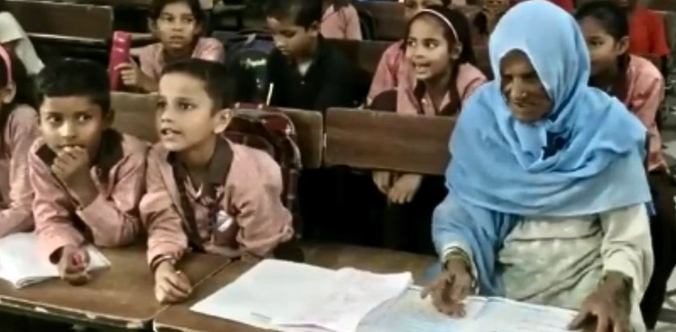92 سالہ خاتون نے پرائمری اسکول میں داخلہ لے لیا