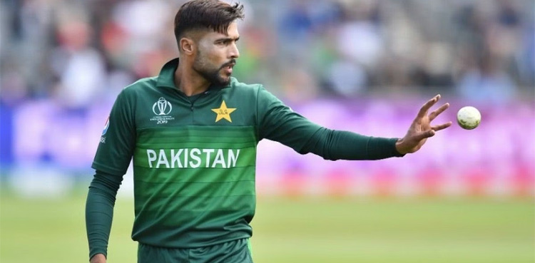 جب ذمہ داری لینے کا وقت آیا تو بابر چلتے بنے! محمد عامر کی تنقید