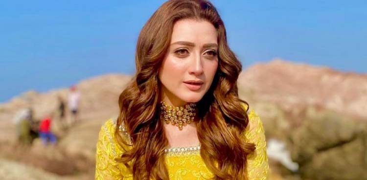 مومنہ اقبال کی انسٹاگرام تصاویر کے چرچے