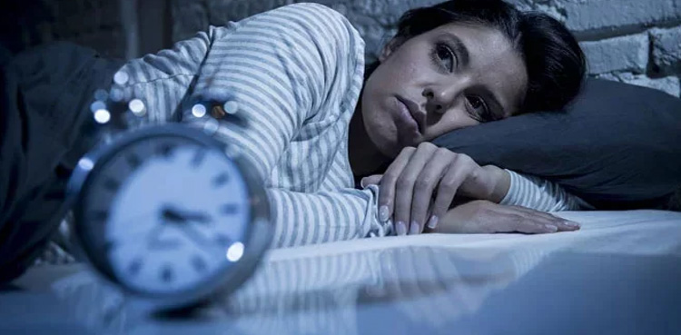 نیند کی کمی یا بےخوابی کیوں ہوتی ہے ؟ جانیے