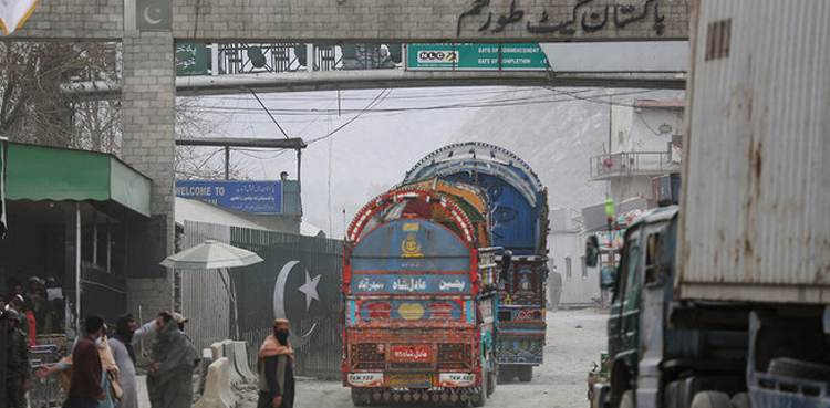 پاکستان سے 212  اشیاء افغانستان لے جانے پر پابندی عائد
