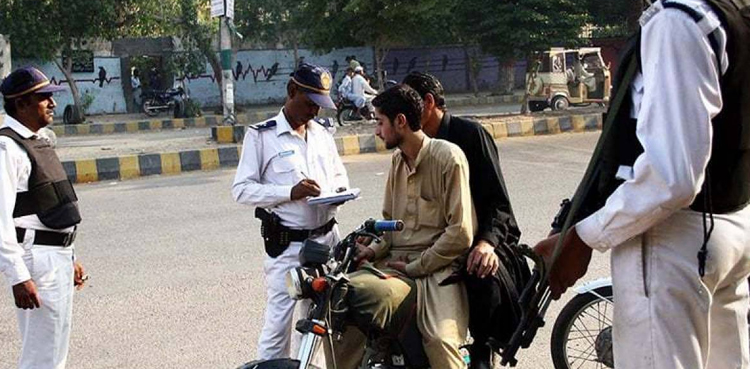 ٹریفک چالان : کراچی کے شہری بھاری جرمانوں کے لئے تیار ہوجائیں