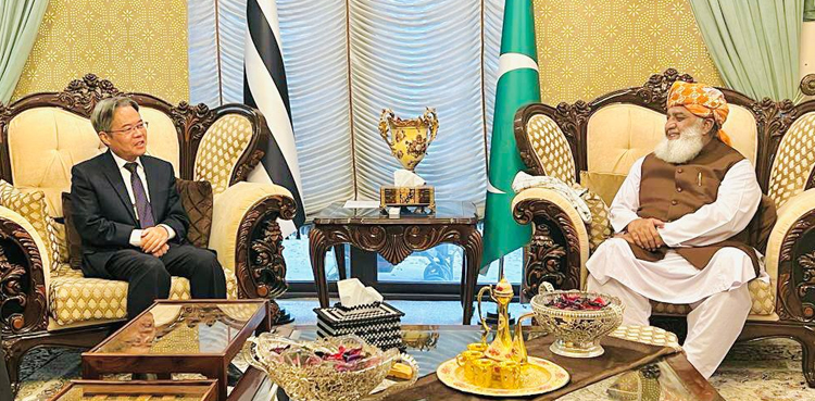 فضل الرحمان نے سفیر سے ملاقات میں دورہ چین کی دعوت قبول کر لی