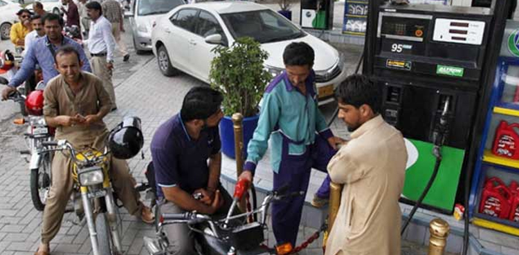 پیٹرول کتنے روپے مہنگا ہونےوالا ہے؟ عوام کے لئے بڑی خبر