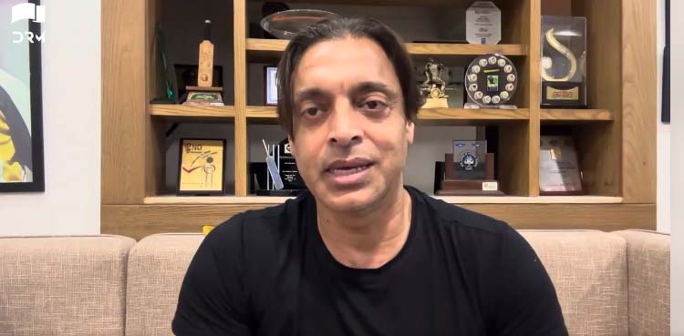 کیا پاکستان سیمی فائنل کھیلنے کا حقدار ہے؟ شعیب اختر ٹیم پر برس گئے