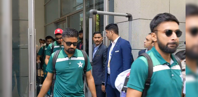 پاکستانی کرکٹ ٹیم کے کھلاڑیوں کی کولکتہ میں شاپنگ