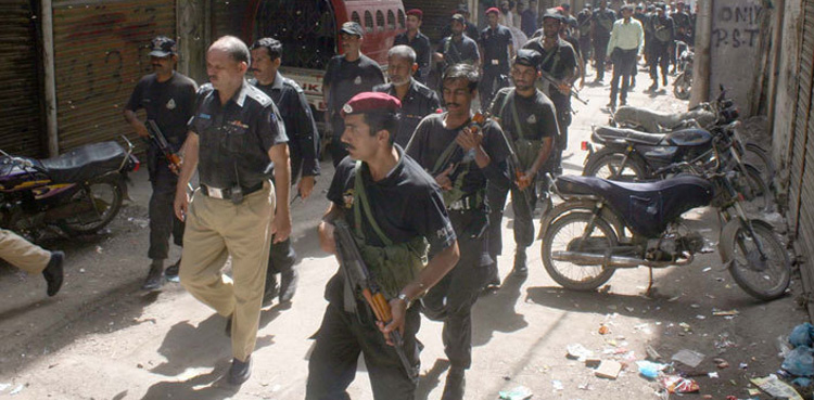 غیر ملکیوں کے انخلا کیلئے سپرہائی وے جمالی گوٹھ میں پولیس کا سرچ آپریشن