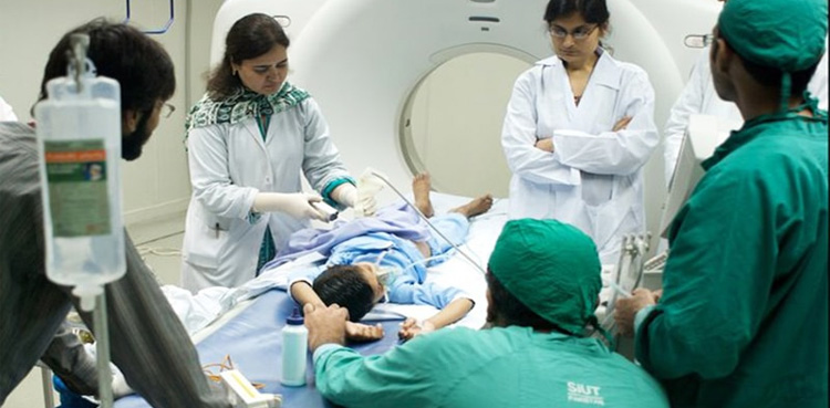 ’’پاکستان میں 8 بھارت میں 100 روبوٹس سرجری کے کام آتے ہیں‘‘