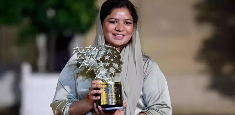 خاتون ٹیچر نے دنیا میں پاکستان کا نام روشن کردیا