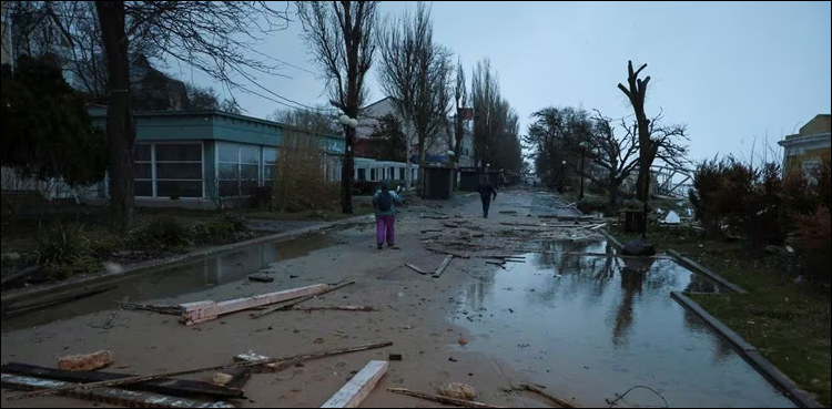 سمندری طوفان نے روسی اور یوکرینی شہروں کو تہہ و بالا کر دیا، 20 لاکھ افراد بجلی سے محروم