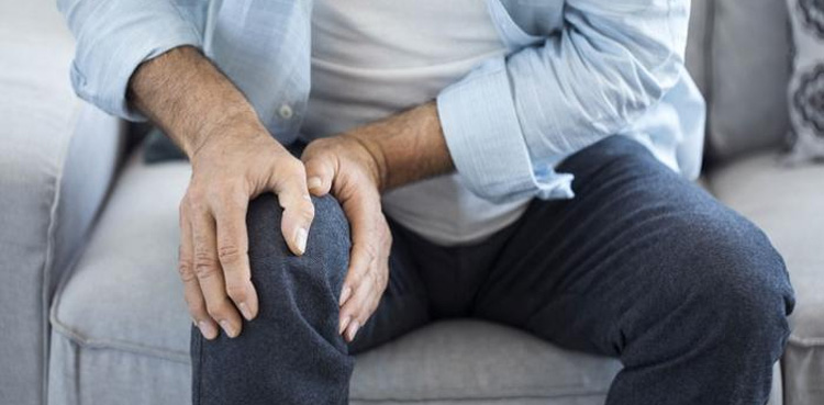 سردیوں میں جوڑوں کا درد : کم خرچ اور آسان علاج