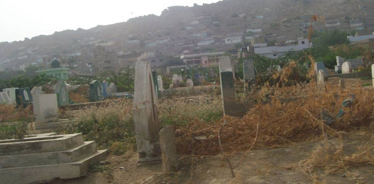 کراچی :  قبرستان سے خاتون کی گولیاں لگی لاش برآمد