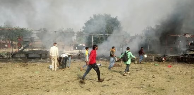 بھارت میں پٹاخوں کی دکان میں آتشزدگی سے 9 افراد جھلس گئے