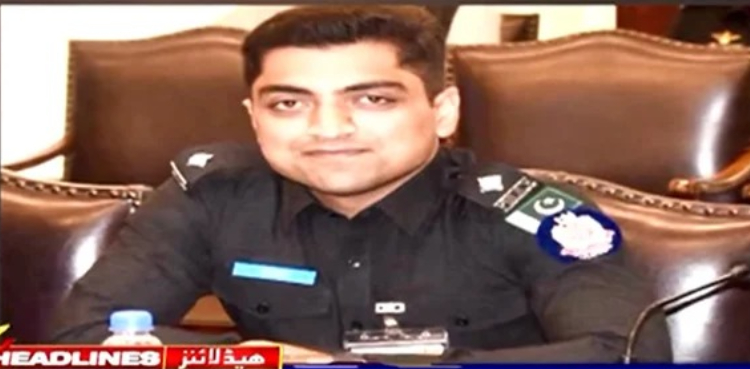 اورنگی ٹاؤن ڈکیتی: آئی جی سندھ نے گرفتار زیر تربیت ڈی ایس پی کو معطل کردیا