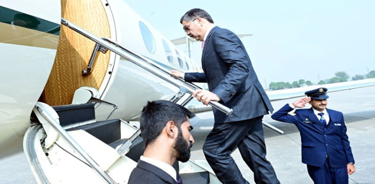 نگراں وزیر اعظم 3 روزہ دورے پر سعودی عرب روانہ