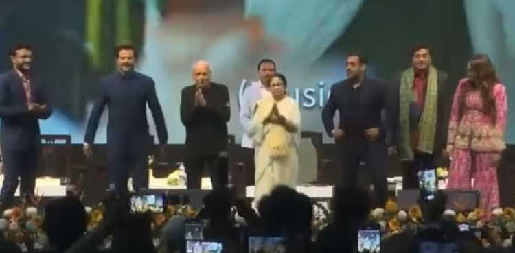 بھارت میں وزیر اعلیٰ کا سلمان خان اور سوناکشی سنہا کیساتھ رقص، ویڈیو وائرل
