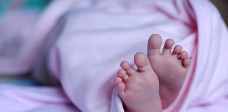 خاتون کے ہاں بیک وقت تین بچوں کی ولادت!