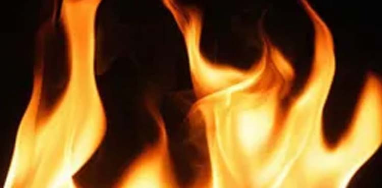سفاکیت کی انتہا ، خالہ نے 3 کمسن بھانجوں کو  آگ لگادی