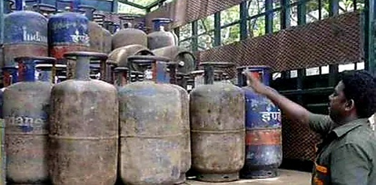 عوام کو 500 روپے میں گیس سلینڈر دینے کی تیاری