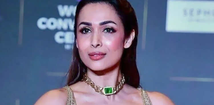 ممبئی: ارجن کپور سے علیحدگی کے بعد بالی وڈ کی معروف اداکارہ ملائکہ اروڑا نے اُن خواتین کو مشورہ دیا ہے جو پہلے سے شادی شدہ ہیں یا پھر شادی کرنے کا ارادہ رکھتی ہیں۔