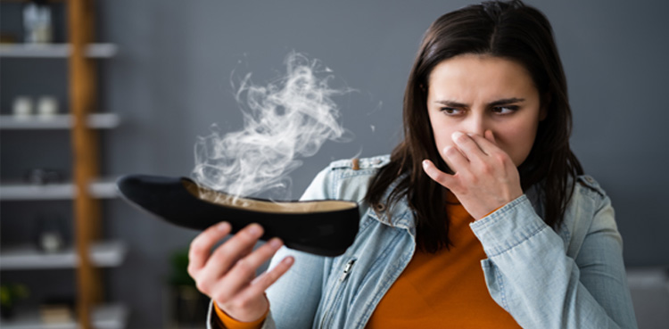 جوتوں اور موزوں کی بدبو سے چھٹکارا کیسے ممکن ؟ جانیے
