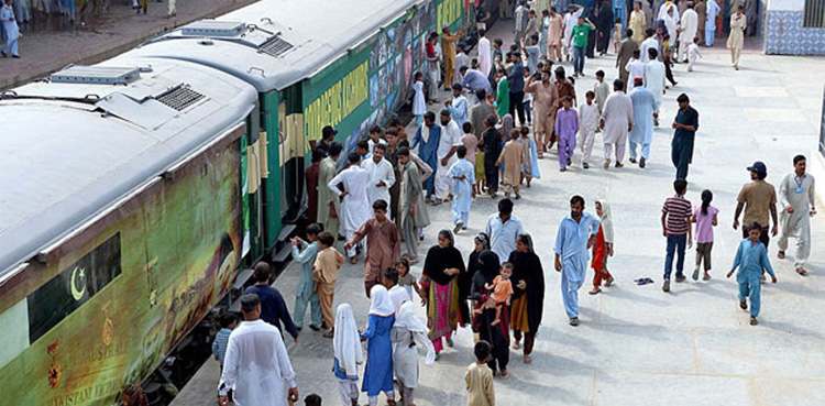 کینٹ اسٹیشن پر ضعیف خاتون سے لاکھوں روپے کے زیورات برآمد