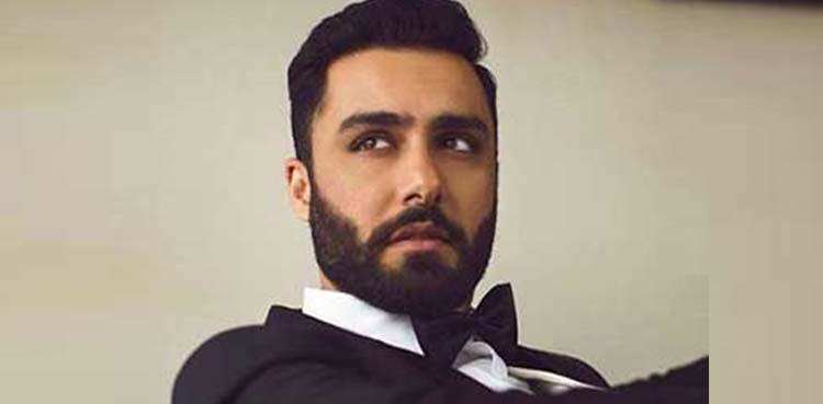لڑکیاں میری آنکھوں سے جلتی ہیں، احمد علی اکبر