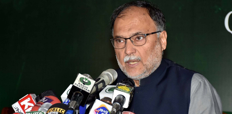 عمران خان کو چھوڑنا ہے تو جیل میں تمام جیب کتروں کو بھی معافی دیں، احسن اقبال