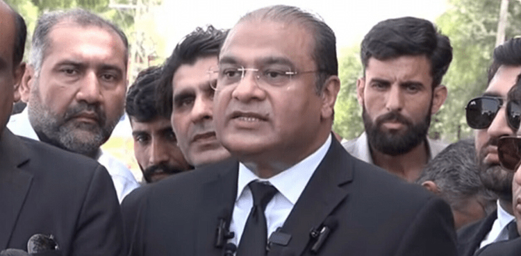 بانی پی ٹی آئی اور شاہ محمود کے وکلا نے فرد جرم عائد ہونے کی خبر کو غلط قرار دے دیا