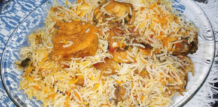 بریانی سے مردہ چھپکلی برآمد، ویڈیوز وائرل