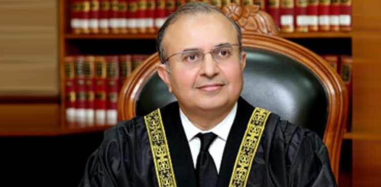 ایڈیشنل رجسٹرار کیخلاف توہین عدالت کیس: جسٹس منصور علی شاہ کا  بینچ کے 2 ججز پر اعتراض