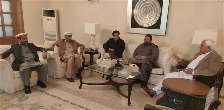 اسفندیار ولی خان کے قریبی ساتھی نے پیپلز پارٹی میں شمولیت کا اعلان کر دیا
