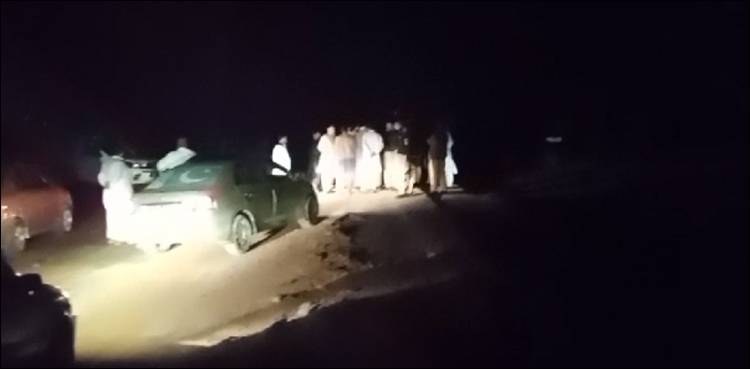 ویڈیوز: دھابیجی میں بااثر شخصیات کے ایما پر مائنز اینڈ منرلز پولیس کی نمک فیکٹری پر قبضے کی کوشش