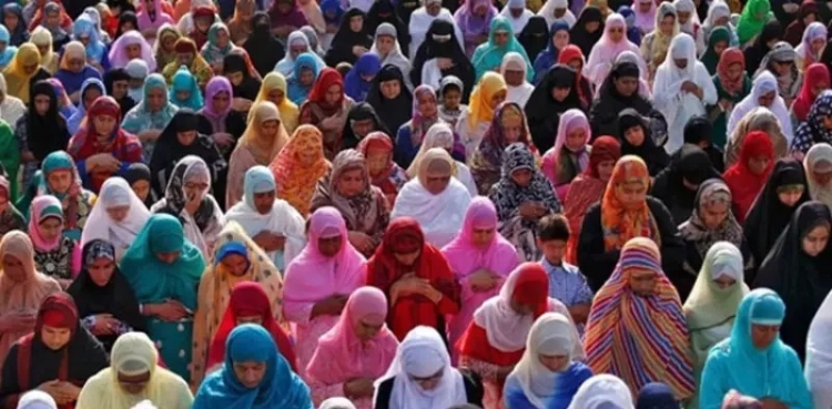 اب سندھ کی مسجدوں میں خواتین بھی نماز پڑھا کریں گی