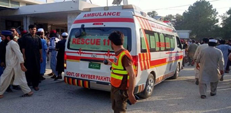 مالاکنڈ میں تیز رفتار کار نے خاتون سمیت 3 راہگیروں کو کچل دیا