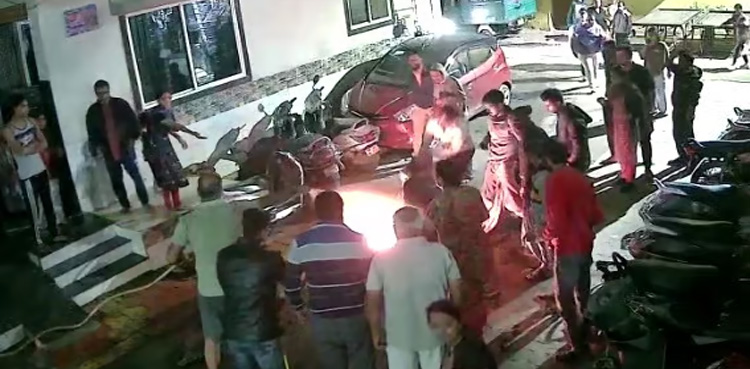 بیوی کے ہراساں کرنے پر شوہر نے سسرال کے سامنے خود کو آگ لگالی